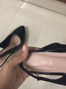 Women Pointed Toe Kitten Pumps