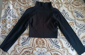 Black Long Sleeve Crop Top