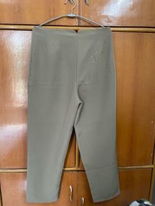 Chic Beige Cropped Trousers