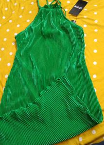 S size Green Halter Neck Pleated Dress