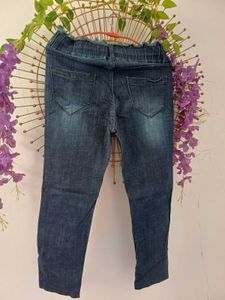 Distressed Denim strechable jeans