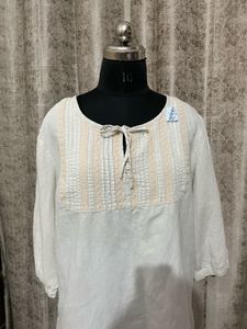 Elegant White Kurta with Lace Detail