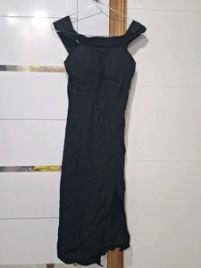 Chic Black Off-Shoulder Midi Dress