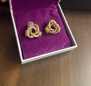 Chic Gold Knot Earrings