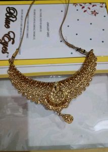 Elegant Gold Tone Necklace Set with earrings