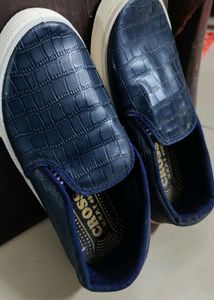 Navy Croc-Embossed Slip-On Casual Shoes