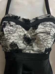Chic Black &amp; Lace Mini Dress