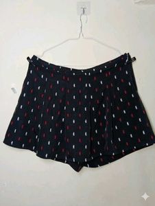 Black Neck-Design Top &amp;  Printed Sho