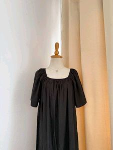 Chic Black Square Neck Puff Sleeve Midi Dress