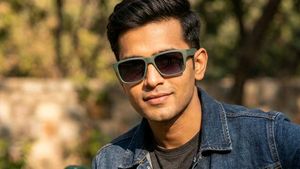 Laurel Dale Matte Green Wayfarer Sunglasses - 60%