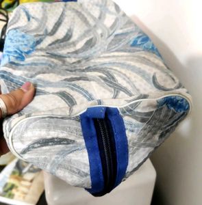 Floral Print Pouch🌸💙