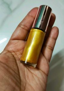 white and golden eyeliner combo