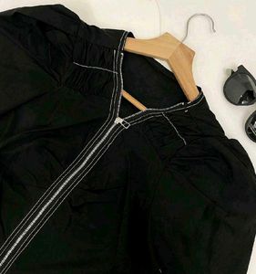 Chic Black Zipper Top 🔴FREE DELIVERY 🔴