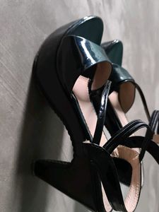 Chic Black Heeled Sandals