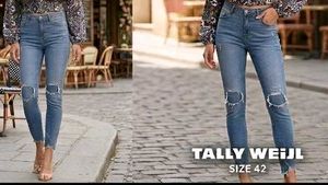 Tally Weijl High-Rise Distressed Blue Jeans