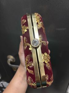 Cluth With Sling Bag - Maroon