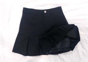 !REDUCED PRICE! Black pleated skirt with shorts