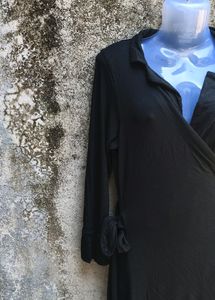 QB. BLACK WRAP TOP