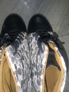 Stylish Women's Lace-Up Boots