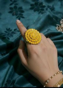 Jewellery Set: Earrings &amp; Ring
