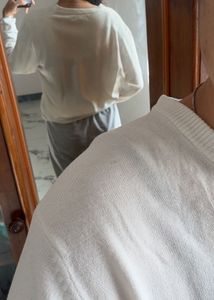 Comfortable White V-Neck Pullover