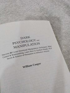 Dark Psychology &amp; Manipulation Book