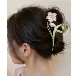 Elegant Floral Hair Claw Clip