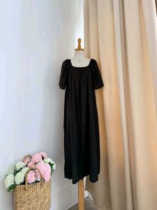 Chic Black Square Neck Puff Sleeve Midi Dress