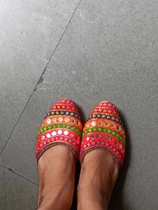 Embroidered Mirror Work Juttis