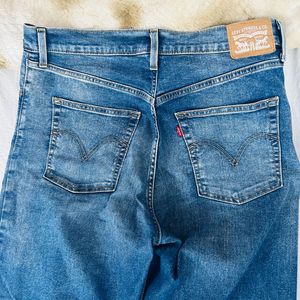 Woman’s Levis Blue Denim Jeans