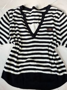 🚨sale🚨Chic Striped V-Neck Top