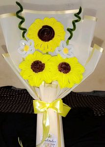 Sunflower lovers come in Queue 😉🌻