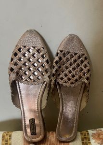 Preloved Valentine Sale 🔥 Golden Rajasthani Jutti