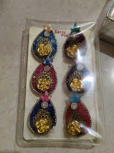 saree pins