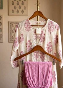 Elegant White &amp; Pink Floral Kurta Set