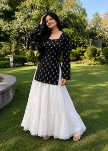 Chic Black kurti S