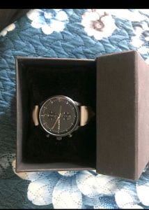 Stylish Black Dial Watch with Light Grey Strap