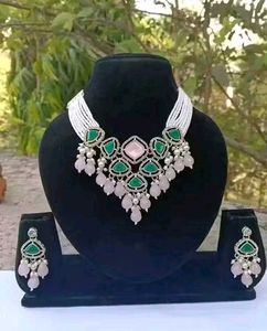 Shimmering Elegant Necklace Set