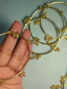 New set of 4 Elegant Kashmiri n Bangles