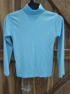 Light Blue Ribbed Knit Top “M”size
