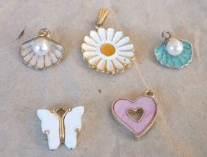 Pack of 5 (pendants only)/Dollars