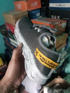 NEW NO USED SPORTS SHOES FOR MEN.