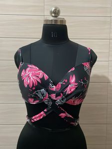 Chic Floral Twist Front Crop Top