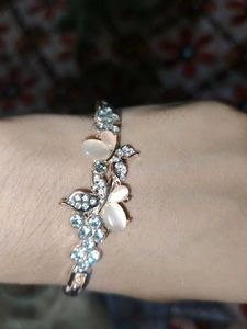 Elegant Floral Bracelet