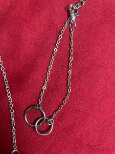 V inspired Interlocking Circle Necklace Set