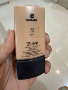 Used Once! Huda Beauty Easy Blur Foundation - CHAI
