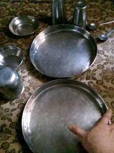 Metal Dinnerware Set 9 pics