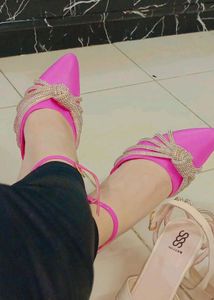 Magenta Pumps Heel With Diamante Knotted Detail