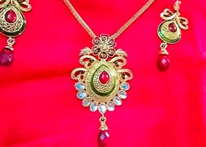 Exquisite Kundan Necklace Set