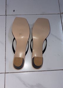 Chic Black Square Toe Flip Flops